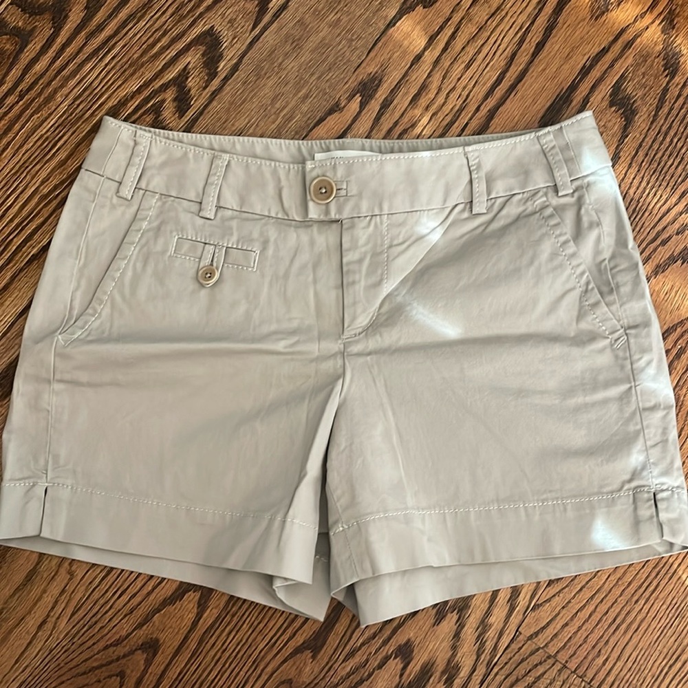 NWOT Banana Republic Martin Fit Shorts Size 6 tan brown color